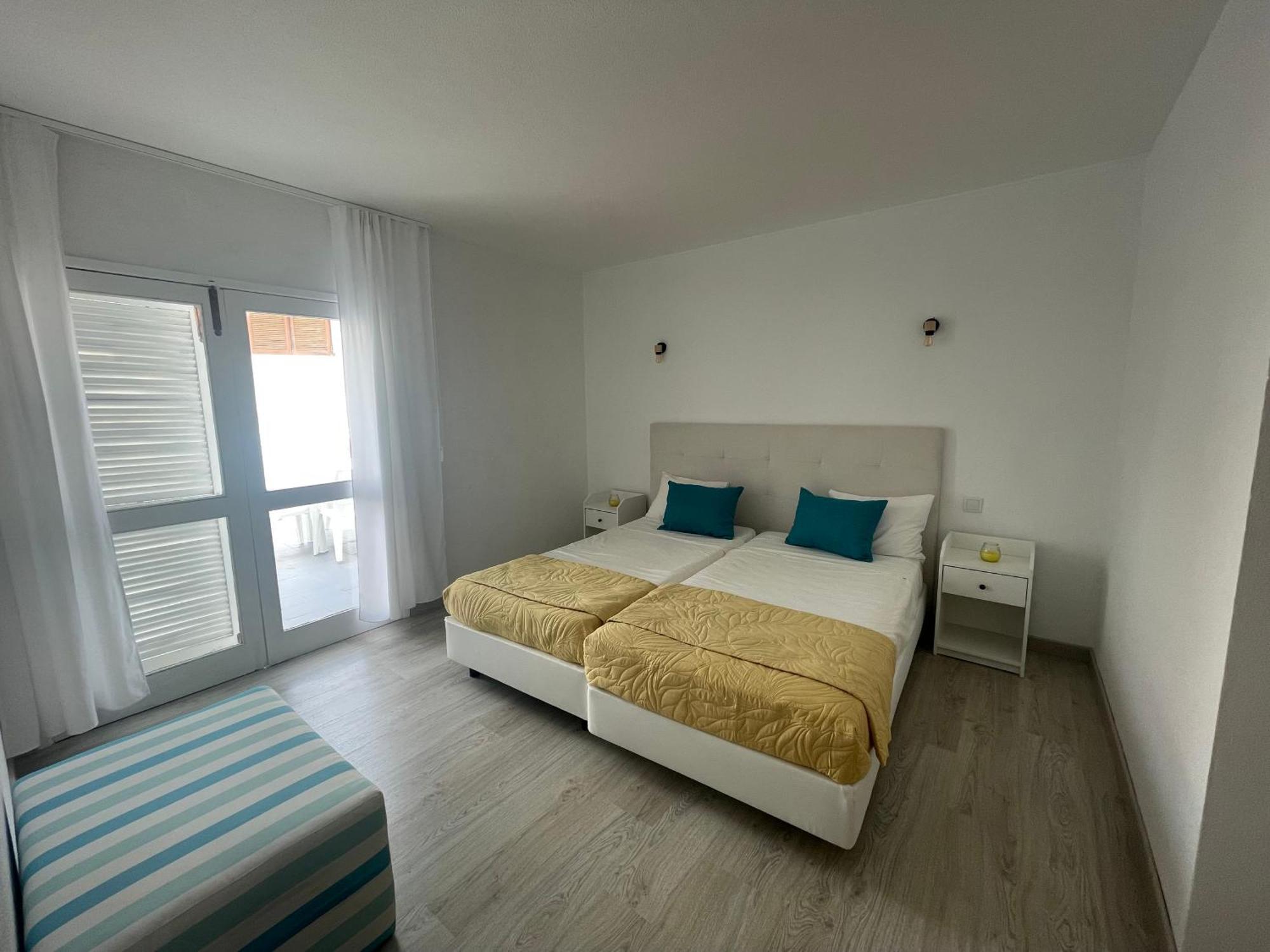New! Apartment 50 Meters From The Beach Карвоейру Экстерьер фото